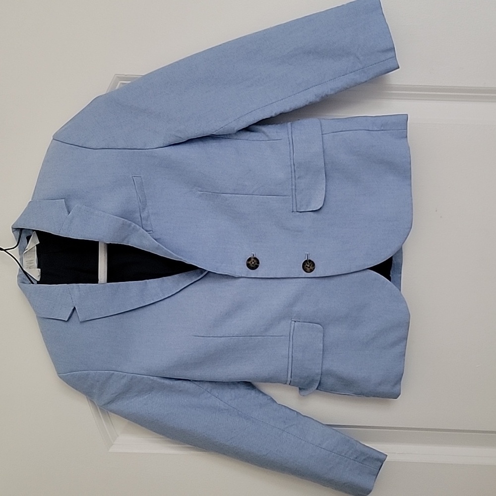 Boys blazer size 7 smoke, pet and stain free